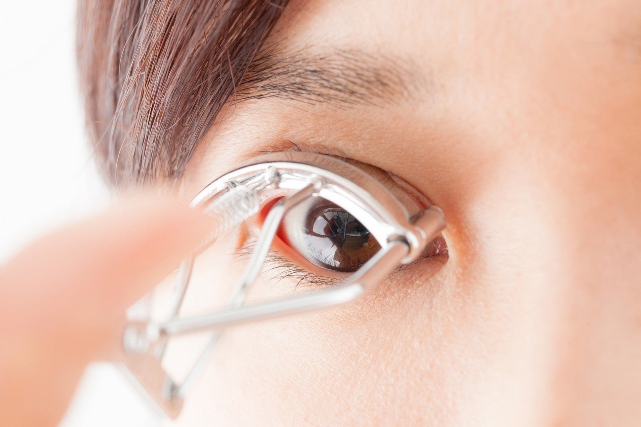 セルフケアでも改善できる 逆さまつ毛の治療法とは ローヤル美研