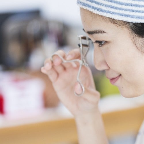 気になる逆さまつげ その原因と対策とは ローヤル美研